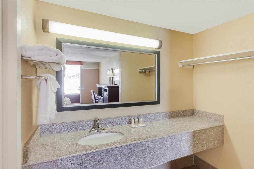 Americas Best Value Inn Of Елк Сити Екстериор снимка