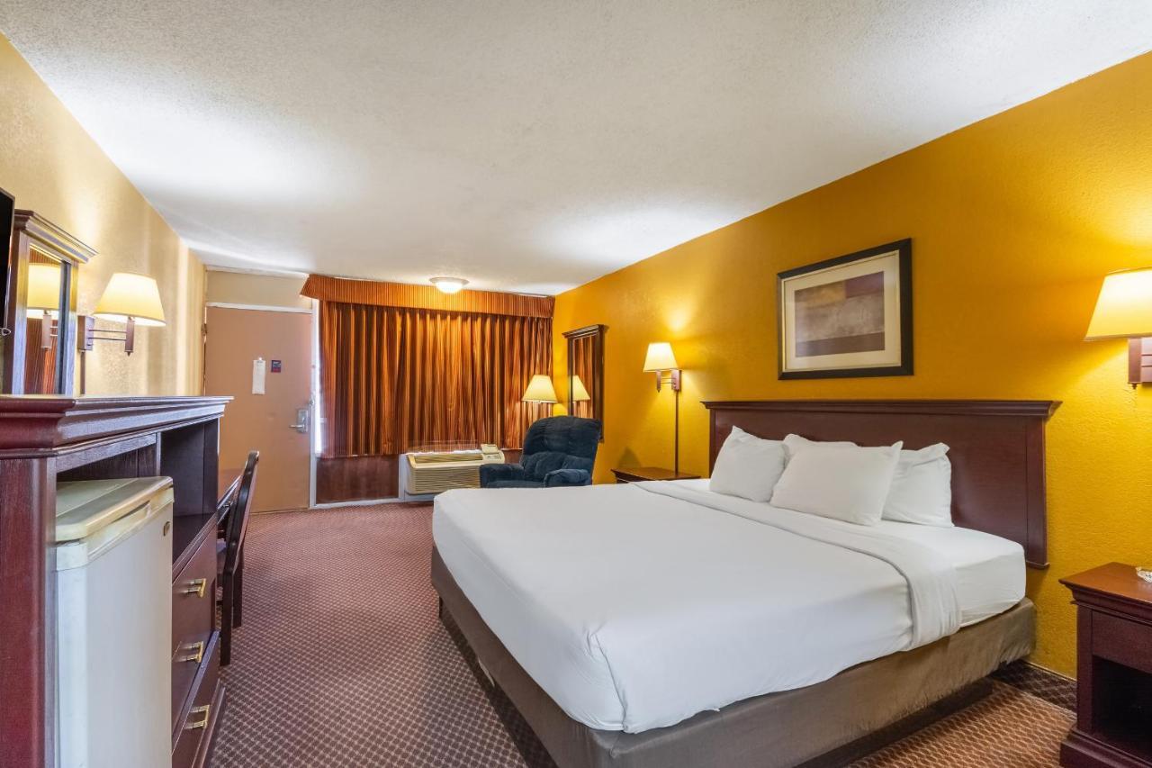 Americas Best Value Inn Of Елк Сити Екстериор снимка